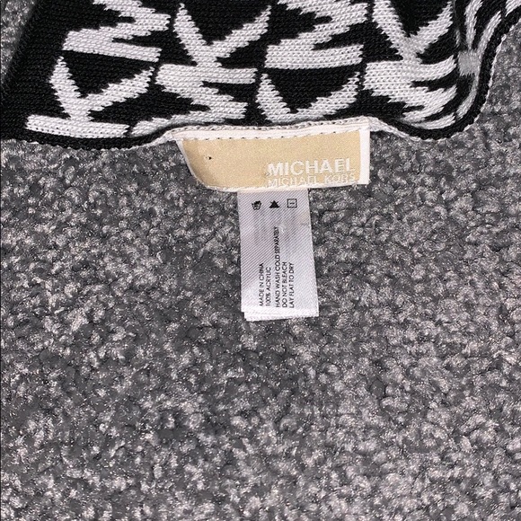 MIchael Kors Scarf - Picture 3 of 3